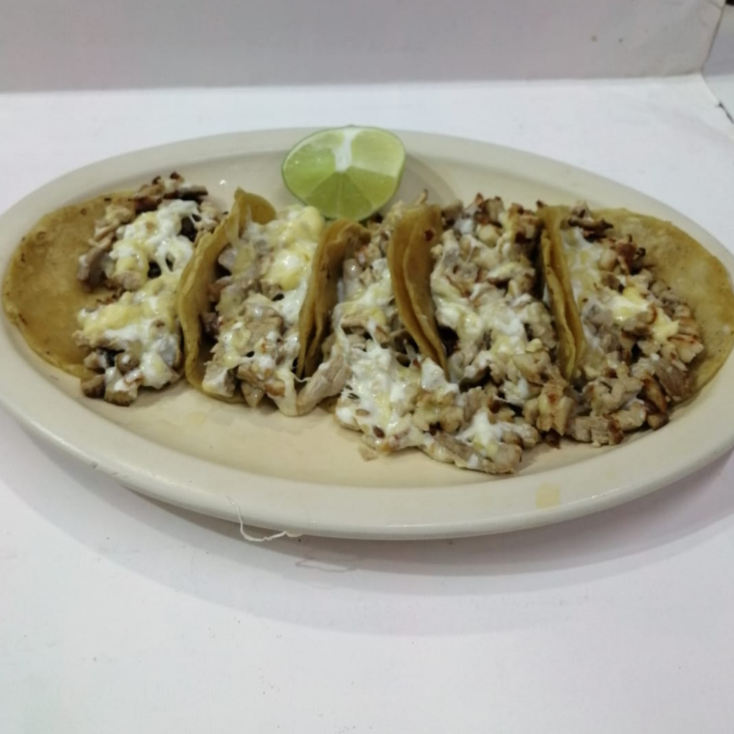 Orden de bistec de puerco con queso