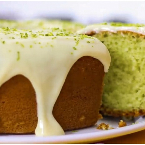 Massa fofinha e leve, com o azedinho na medida certa e uma camada generosa de brigadeiro branco de limão. Feito com carinho, sabor de casa e aquele toque que conquista de primeira!