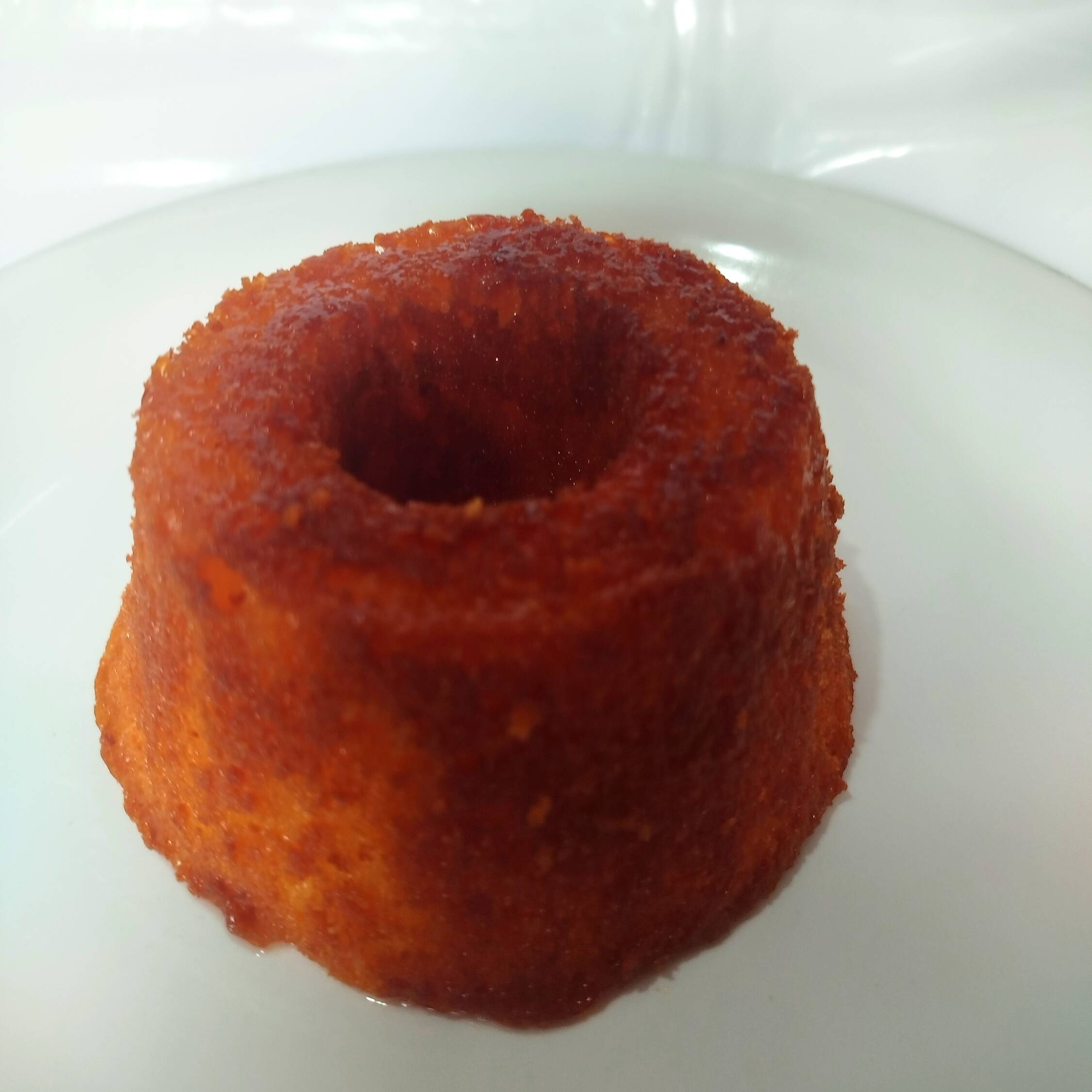 O Iogurte apesar de não manter o sabor característico depois de assado, mantém uma maciez ímpar no bolo.
Aproximadamente 150 gramas.