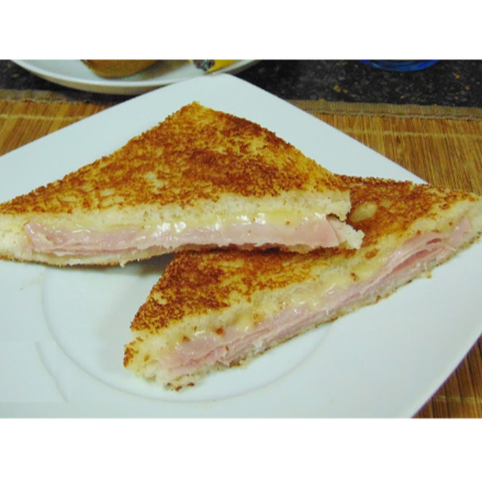 Sándwich Mixto con Pollo, Jamón y Queso