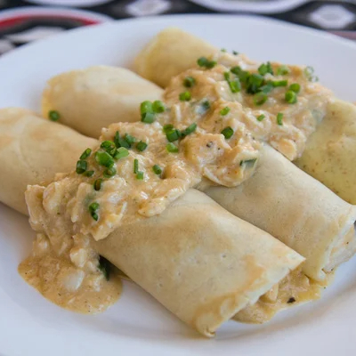 Panqueca de strogonoff de carne ao molho rosê