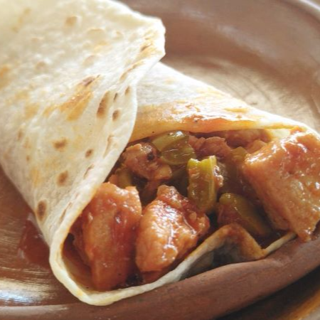 Taco de Pierna con Nopal en Salsa Roja