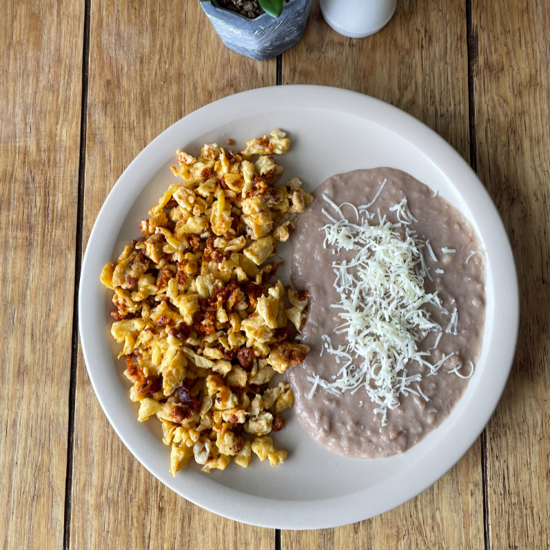 Huevos con Chorizo