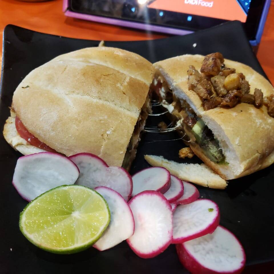 Torta De Birria con Queso