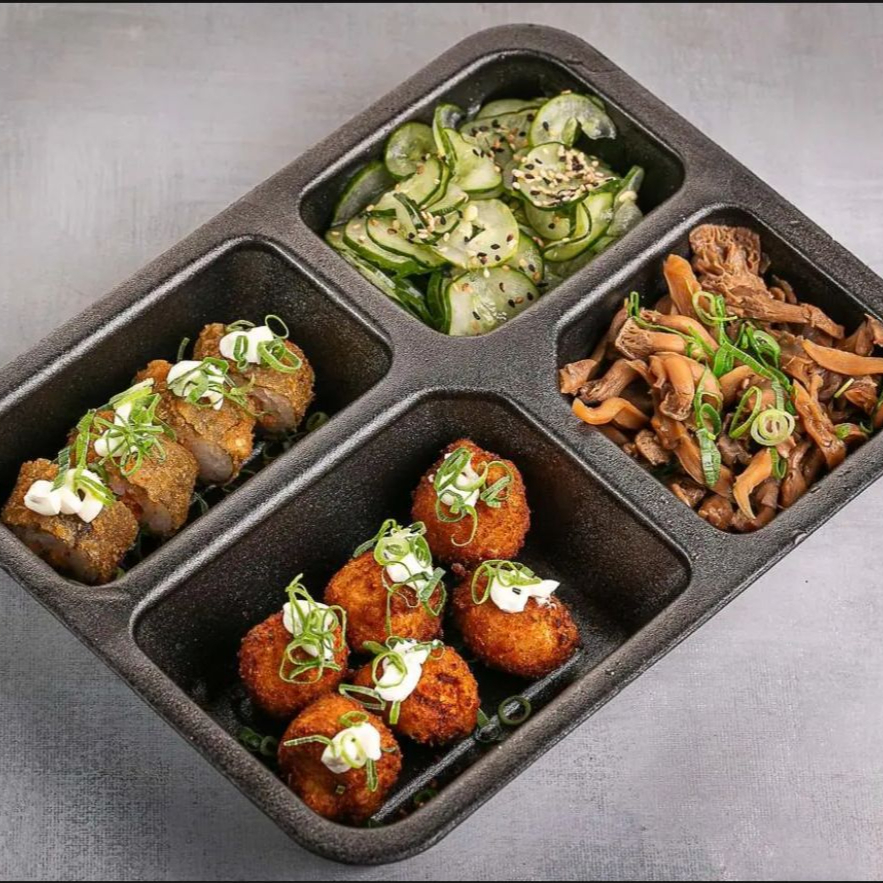 1 shimeji, 1 sunomono, 3 hot holl e 6 croquetes