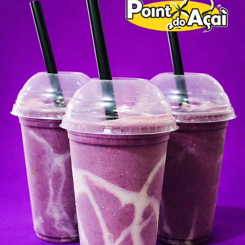 Delicioso Açaí batido com Granola, leite em Pó, Morango e Banana