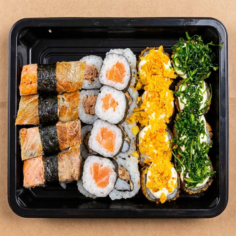 8 Uramaki salmão grelhado 4 Hot Filadélfia Doritos 4 Hot Filadélfia Crispi de couve 4 Sushi salmão skin 4 Maki salmão fresco