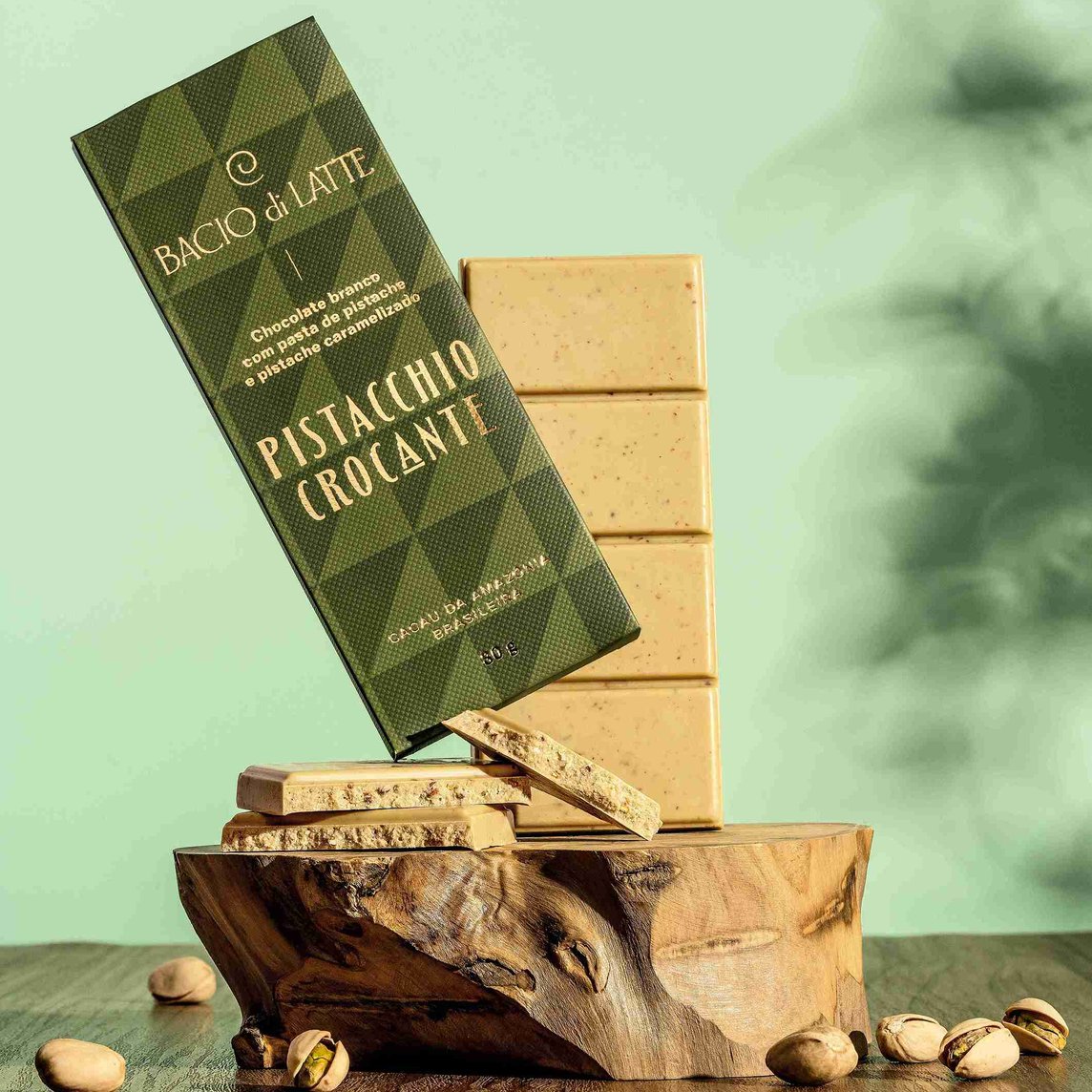 A combinação cremosa e crocante de chocolate branco com pistache e pistache caramelizado
