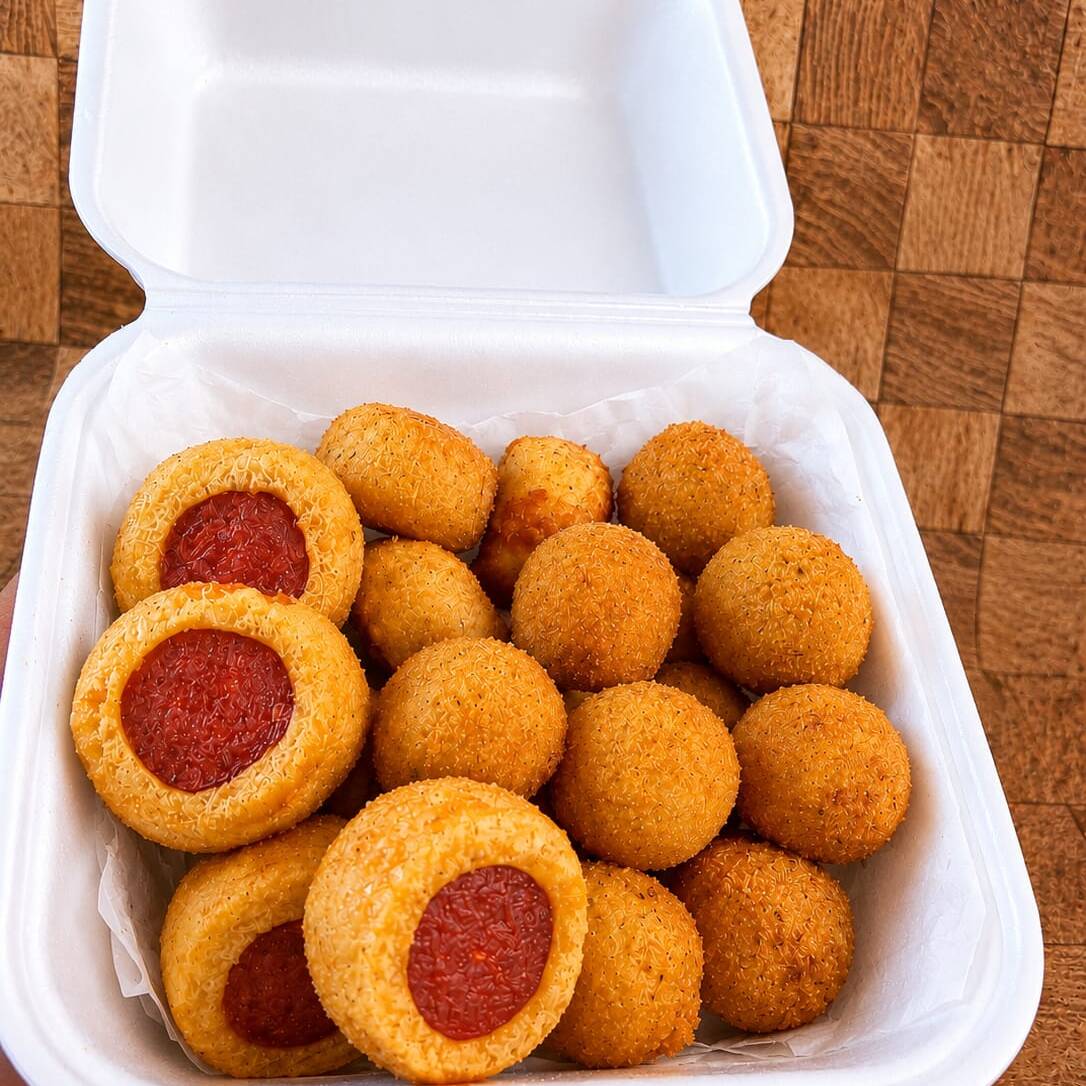 30 ENROLADINHO DE SALSICHA
30 BOLINHA DE CARNE
UMA COCA 350ML