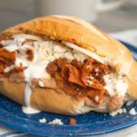 Torta de Chilaquiles Rojos