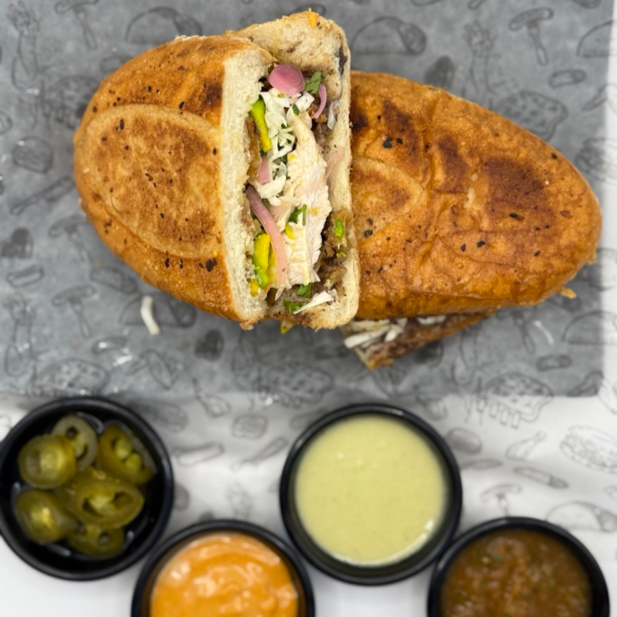 TORTA DE MILANESA DE POLLO EMPANIZADO.