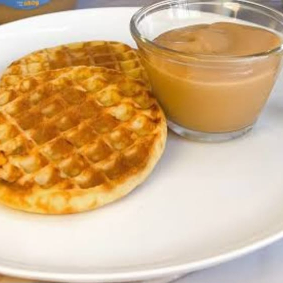 Waffles de doce de leite para complementar seu café da manhã
