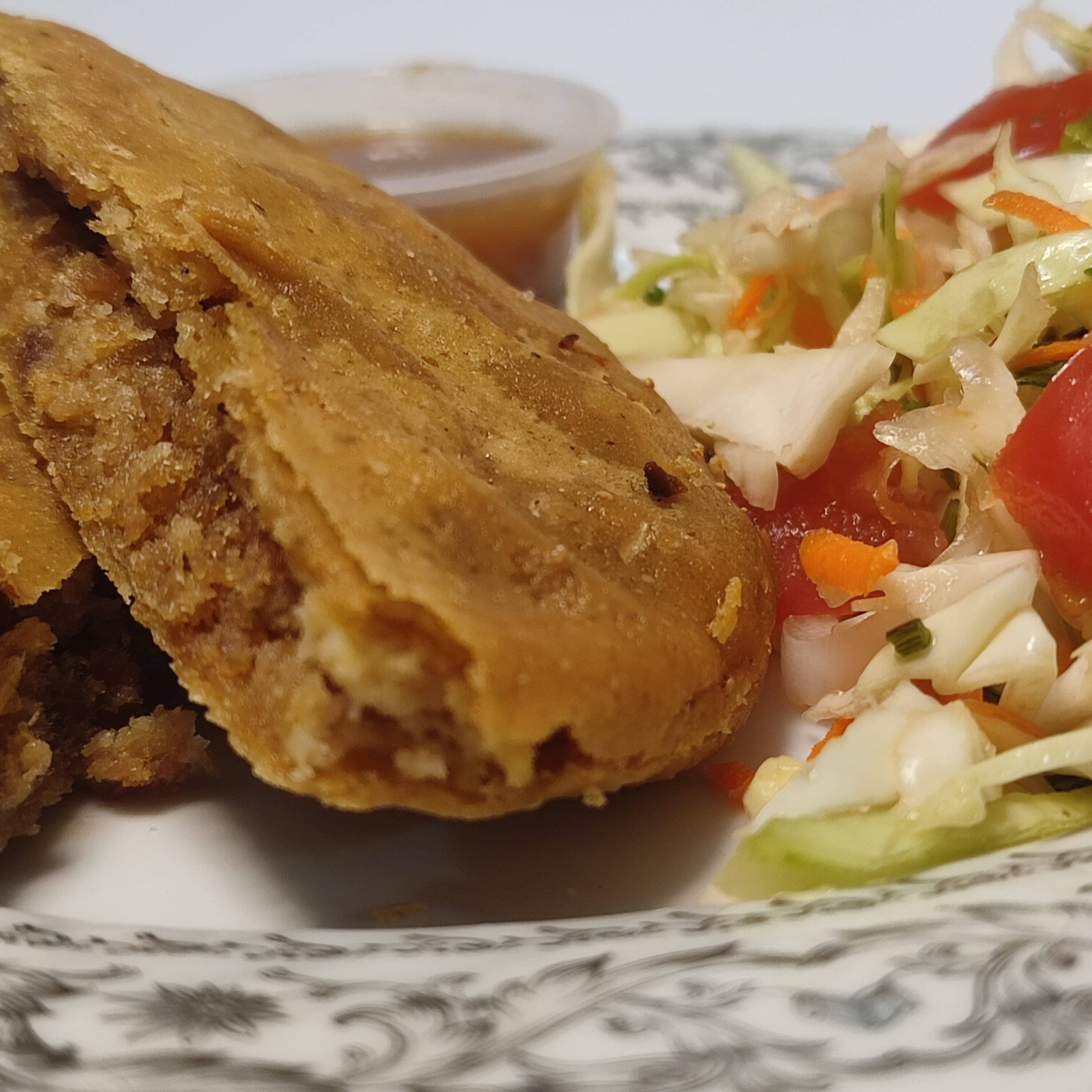 Gordita Migada Con Ensalada