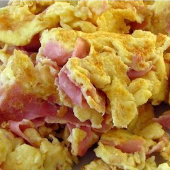 Huevos con jamón. (Desayuno)