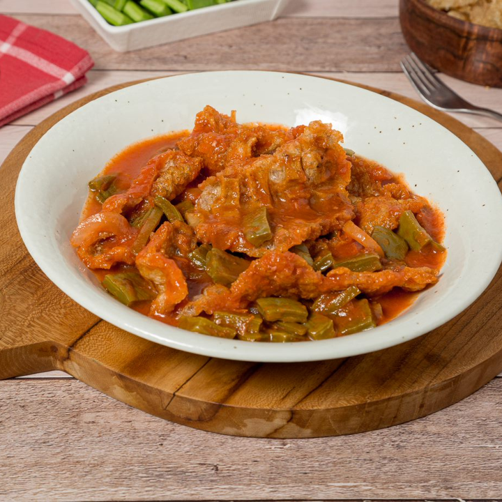 Chicharrón con Nopales en Salsa RANCHERA