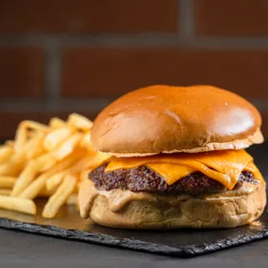 Hamburguesa de Queso + Bebida 250ml