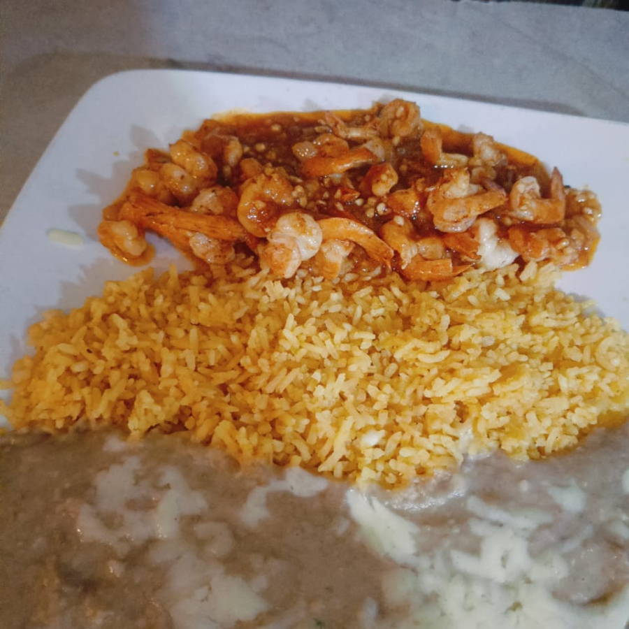 Camarones al Mojo de Ajo/ Agua del Dia