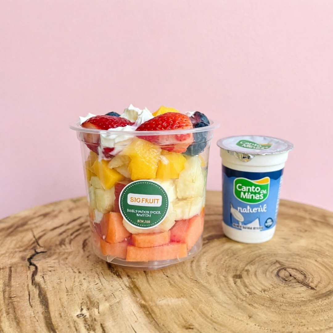 Mamão,banana,maçã,abacaxi ,manga,uva,morango ,ameixa seca, coco seco, morango e castanha de caju. caso falte alguma fruta será substituída por outra , podendo ser acrescentada outras frutas que esteja fora do cardápio . * feito na hora *