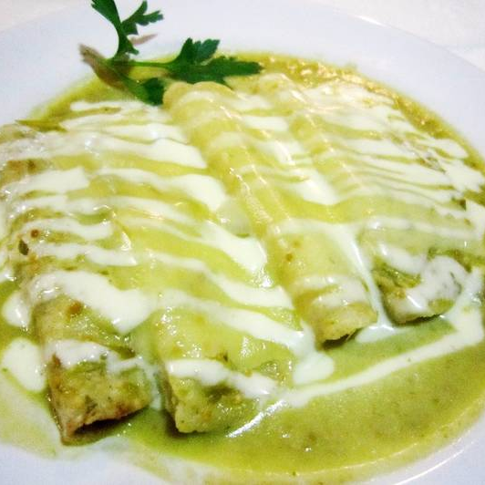 Enchiladas suizas de queso panela