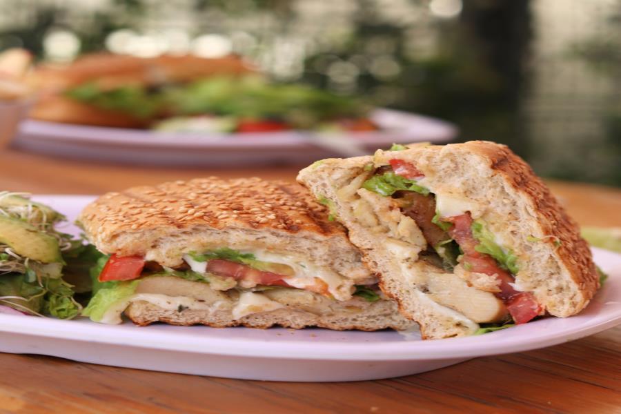 BAGUETTE DE POLLO A LA PLANCHA