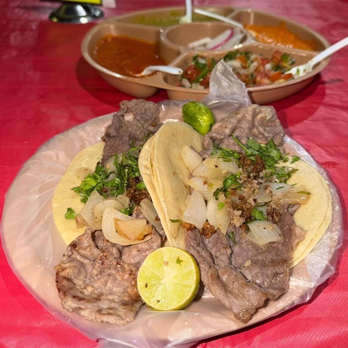 Taco de Bistec Entero Sin Cebolla, con Cilantro