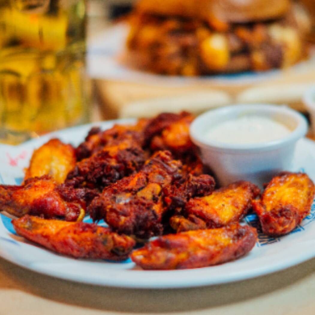 24 Alitas & Papas Fritas