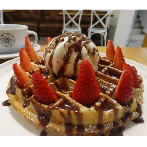 Waffle de Fresas y Helado