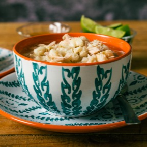 Pozole Blanco Chico Mixto (Pollo y Cerdo) Medio Li