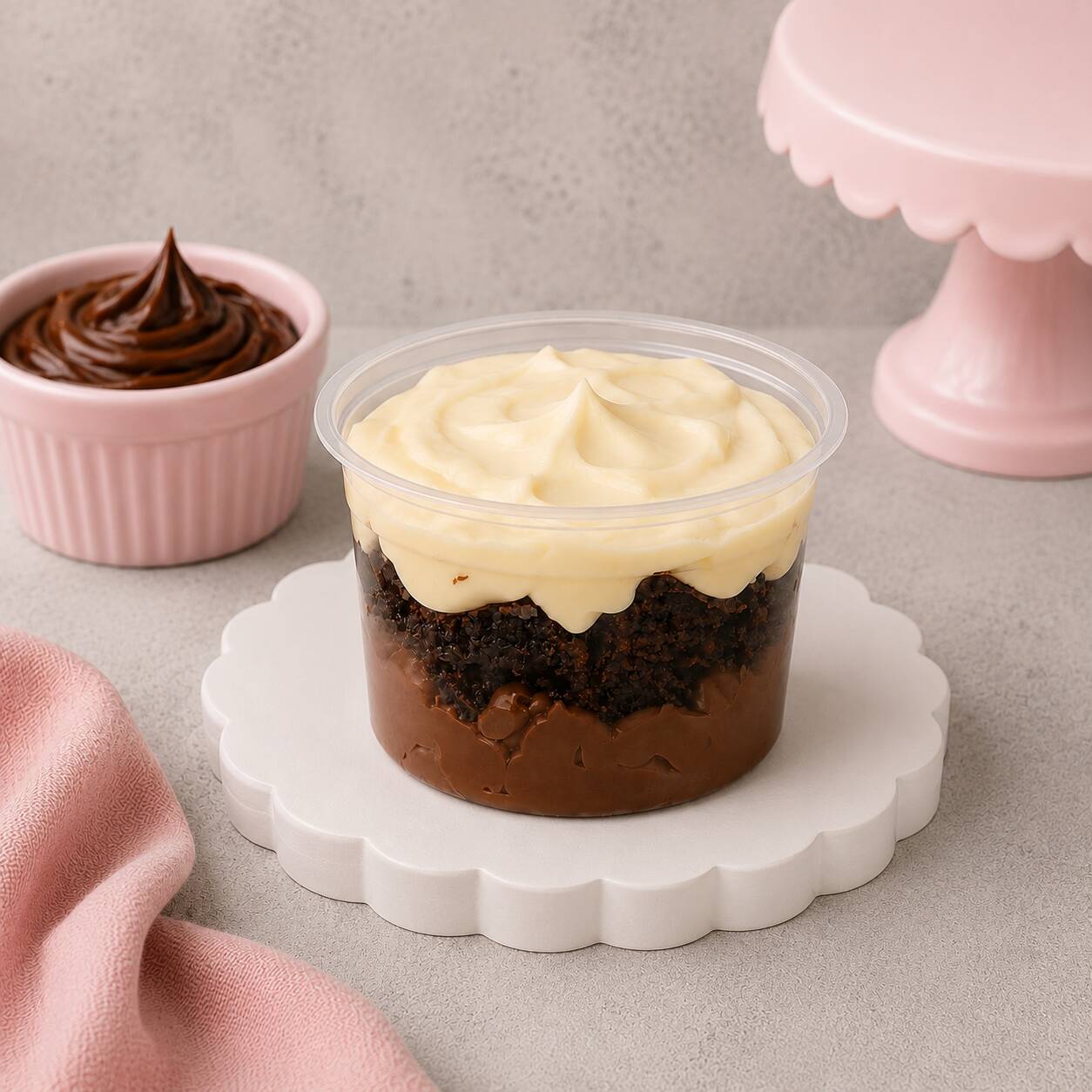 Cubinhos de brownie bem macio escondidos entre brigadeiro de chocolate e mousse ninho. Perfeito para matar a vontade de comer um docinho!
Peso 120 g
Perfeito para matar a vontade de comer um docinho!!!
P.S: Caso deseje um brownie bem farto, recomendamos nosso Brownie Supreme de Morango ou nossas Fatias de Brownie!