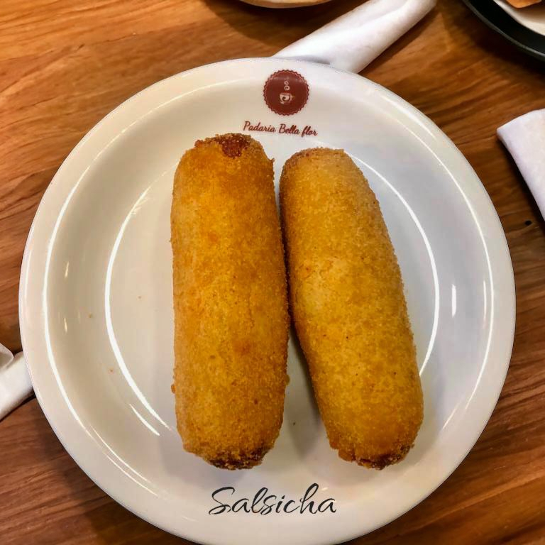 Salsicha envolta em massa, perfeita para qualquer hora do dia.