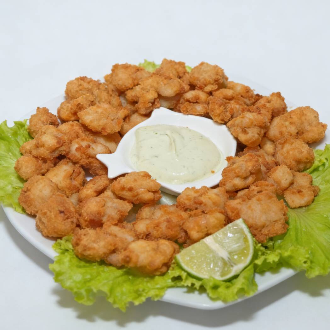 1/2 meia Porção de isca de peixe a Doré. Acompanha. Limão e maionese.