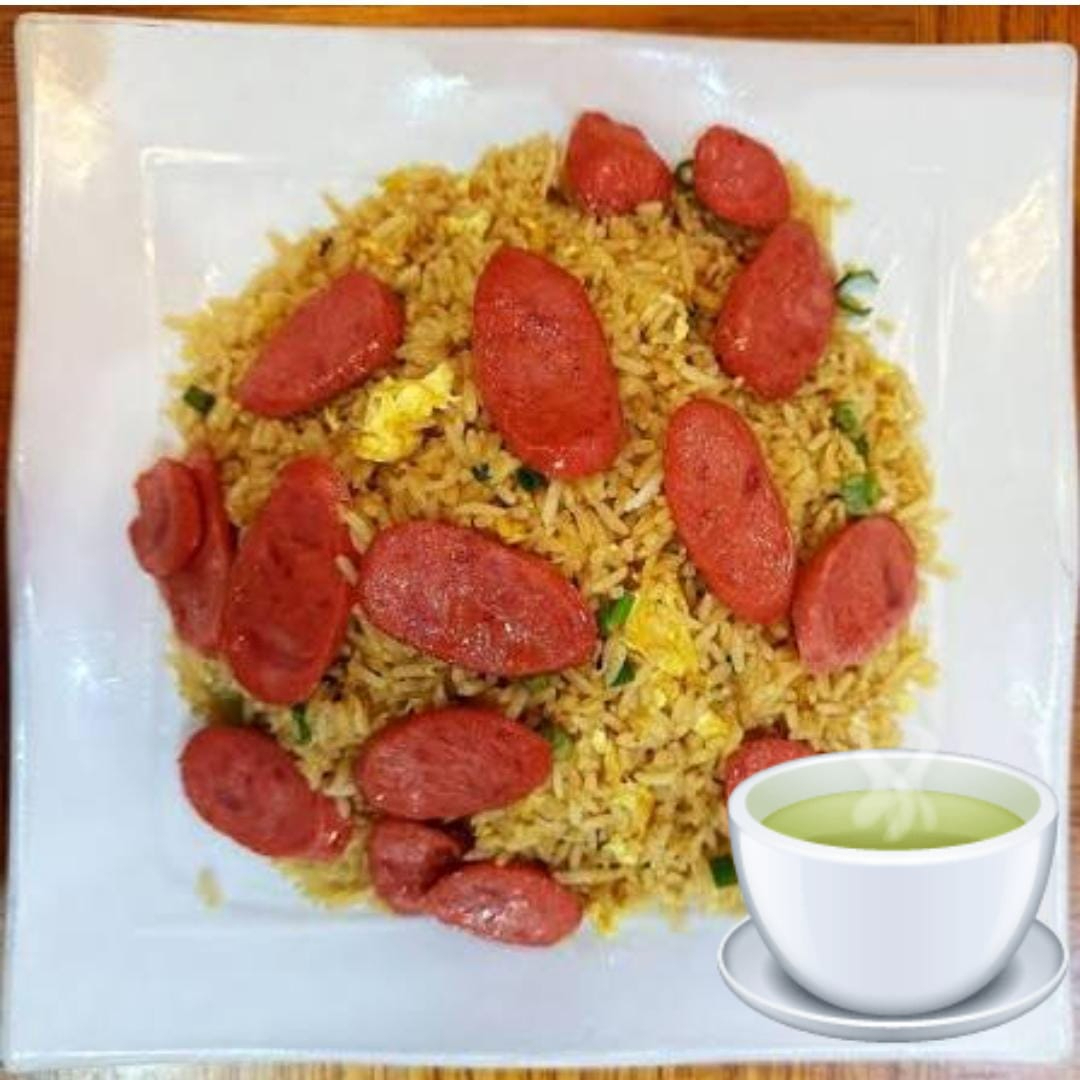 Chaufa de Chorizo y huevo papás fritas y refrescó