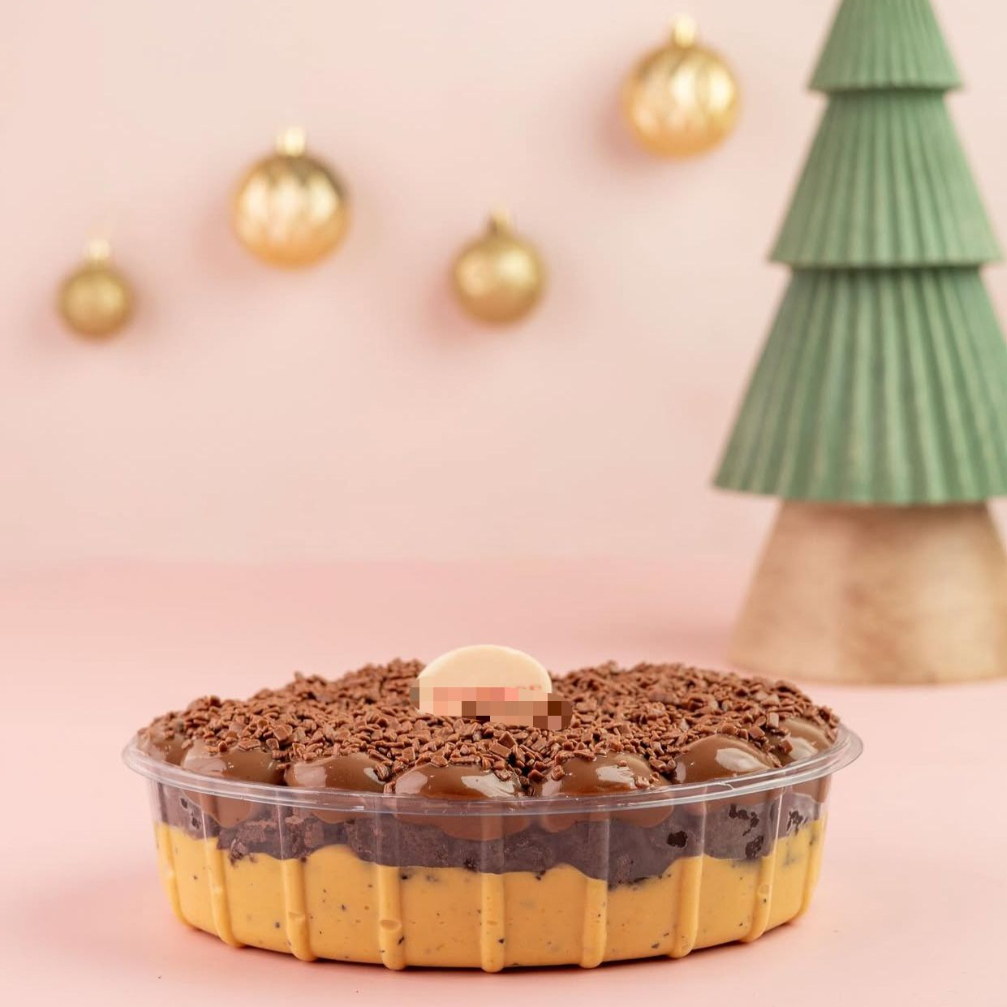 Nosso delicioso brownie intercalado com brigadeiro super cremoso ao leite e brigadeiro com aquele azedino refrescante de maracuja. Uma combinação perfeita. Travessa 2 lt. Rendimento 15 porções aprox..