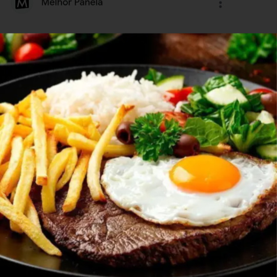 Bife suculento preparado na chapa no ponto certo, mantendo maciez e sabor, finalizado com ovos fritos na medida ideal, trazendo equilíbrio entre proteína e textura. Um prato clássico, bem servido, feito com ingredientes frescos e preparo cuidadoso, acompanhado de arroz soltinho, feijão caseiro, farofa crocante e salada fresca.