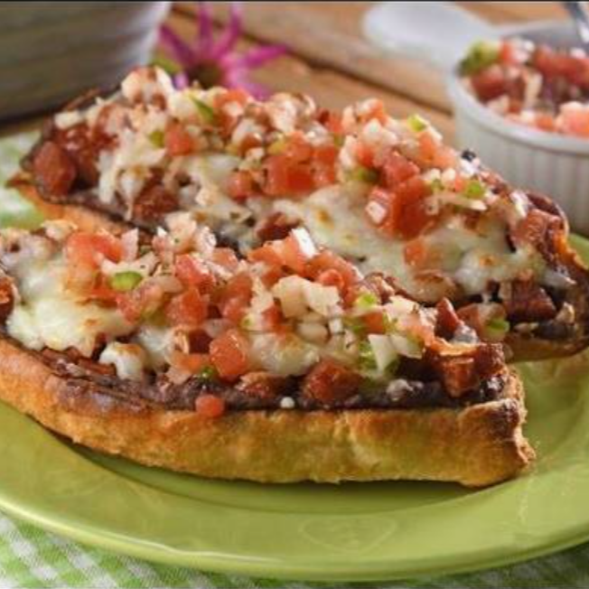 Combo Desayuno con las 3B Molletes y Bebida