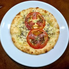 Mussarela, tomate e orégano