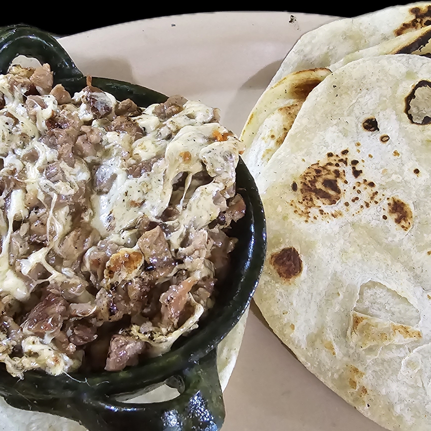 Queso Fundido con Arrachera