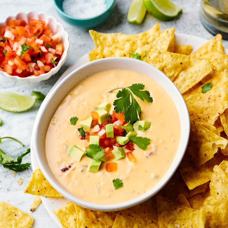 CHIPS CON QUESO.