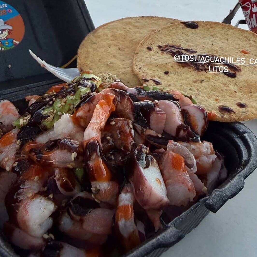Tostada de Camarón Cocido y Pulpo