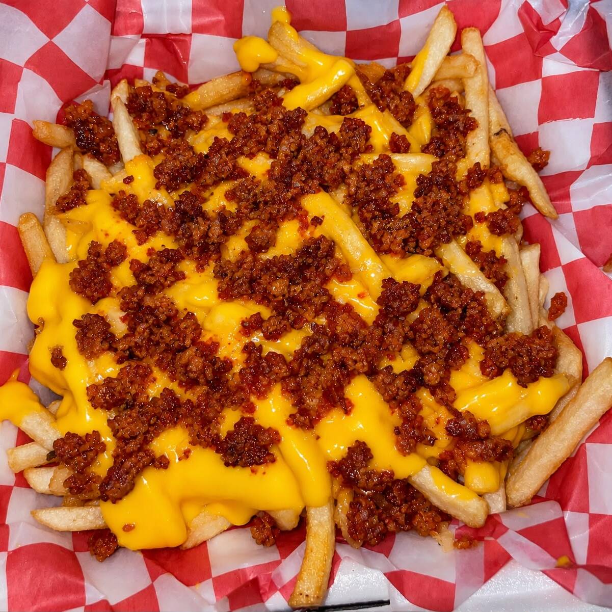 Papas con Queso y Chorizo