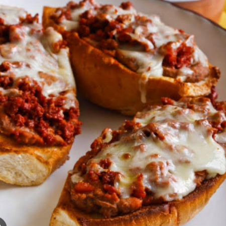 Molletes de Chorizo