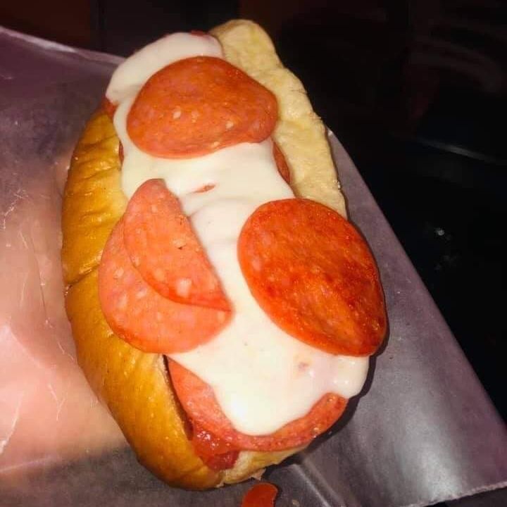 Hotdog especial de pepperoni.