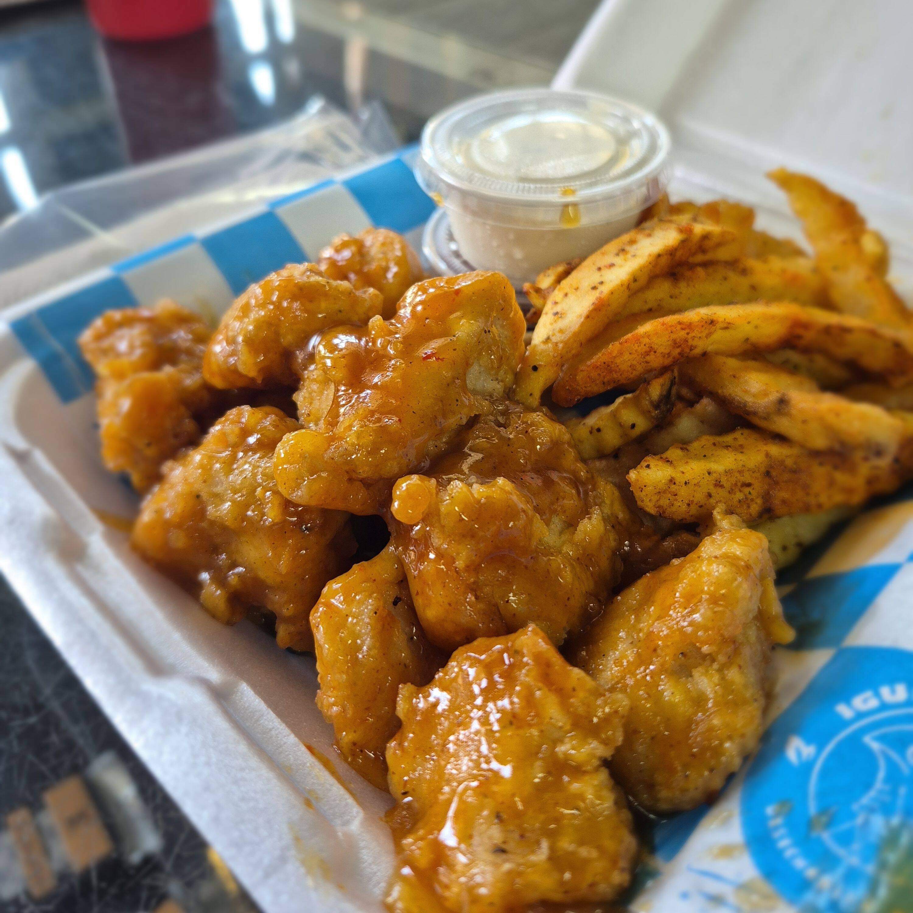 Boneless con Papas Mango Habanero