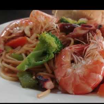Tallarines con Pulpo y Camarones