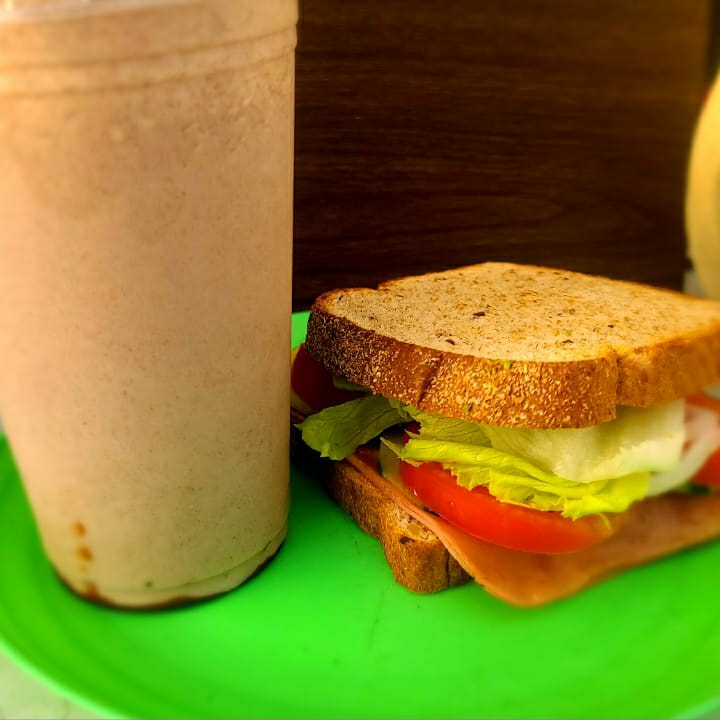 Sandwich de Jamon y Chocomilk