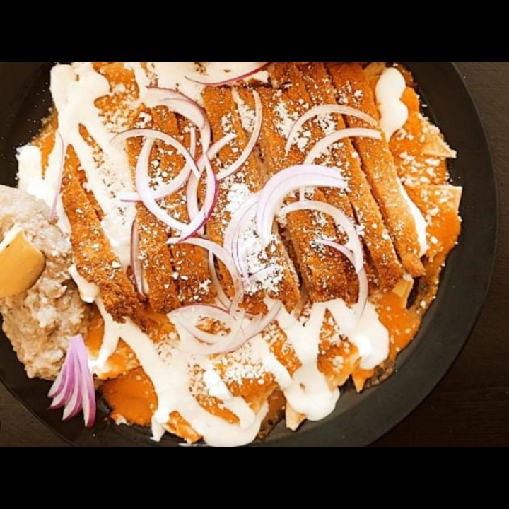 Chilaquiles Rojos con Empanizado