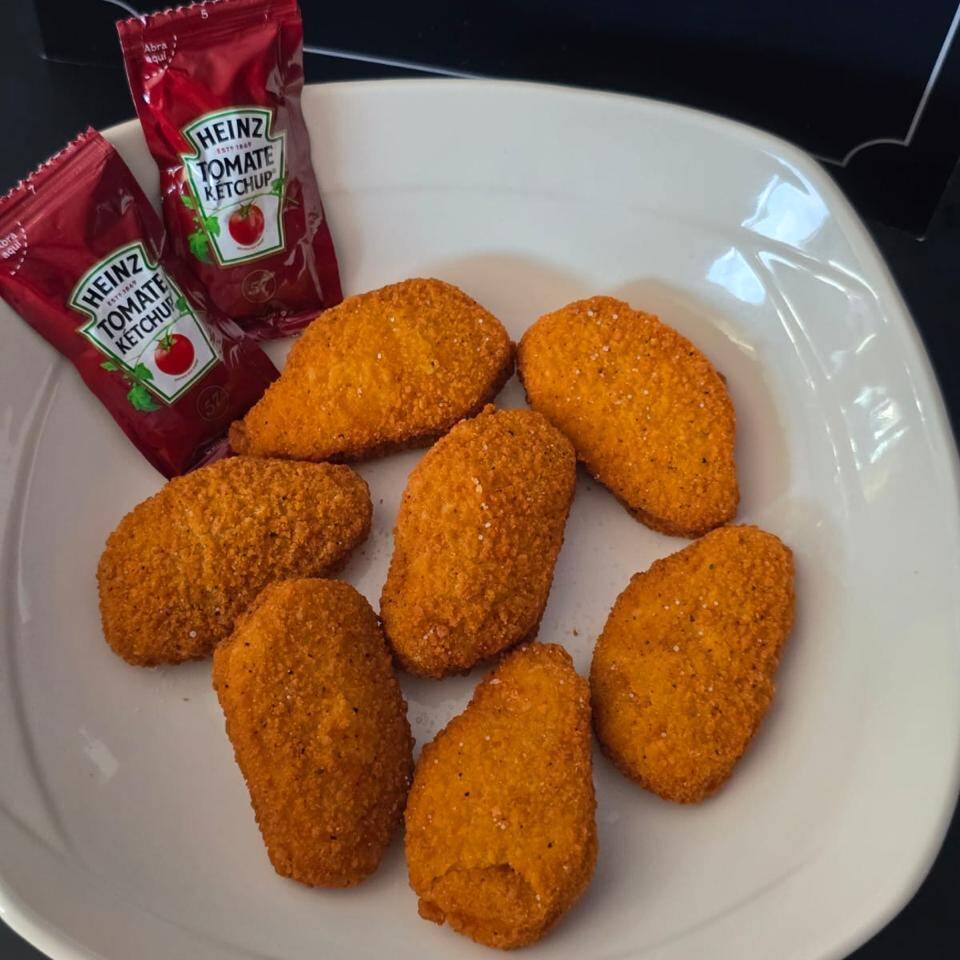 AGUA DEL DIA + NUGGETS