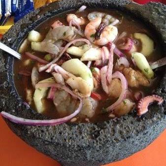 AGUACHILE CON CAMARON Y PULPO