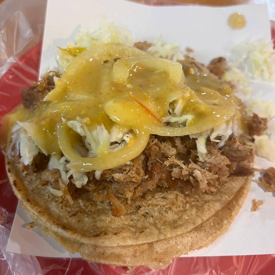 Taco de Pierna de Puerco Horneada (Carnitas)