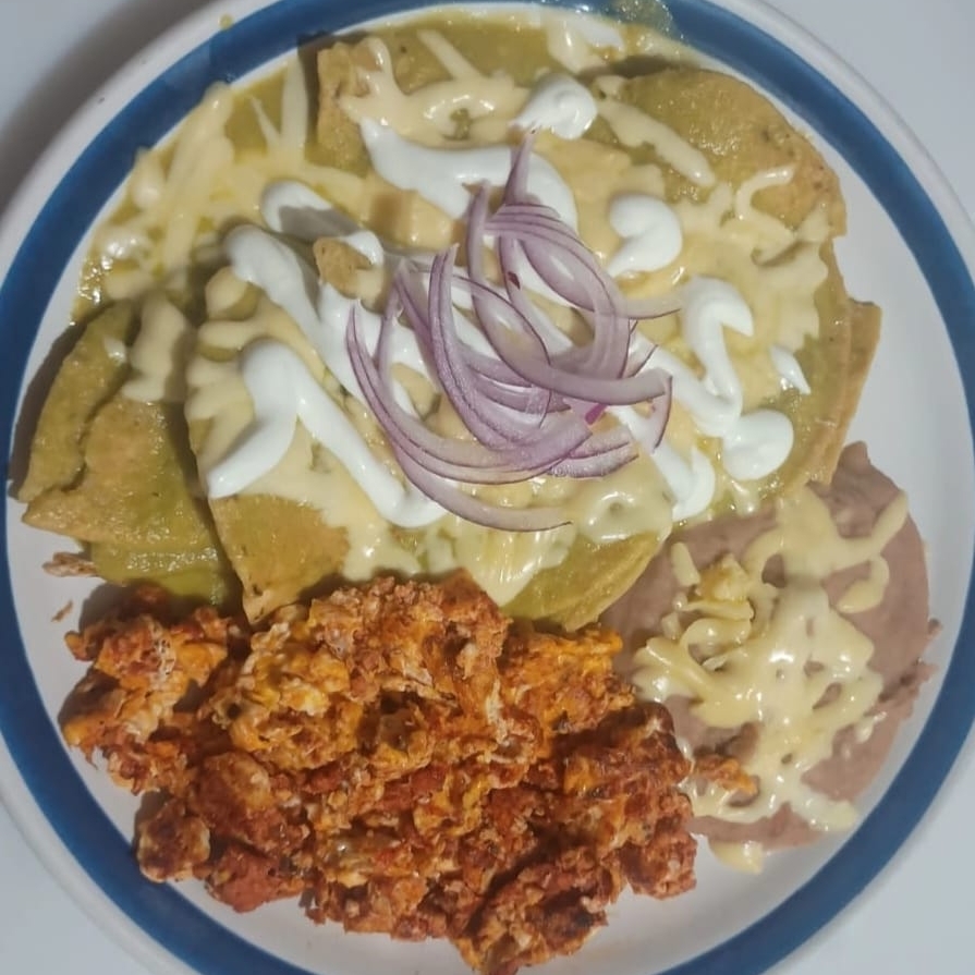 Chilaquiles Verdes con Huevo